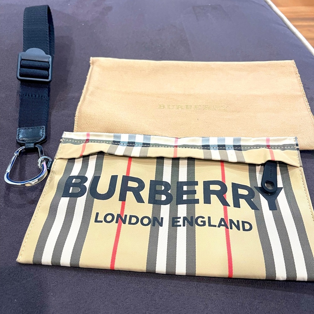 Authentic Burberry wristlet, EUC